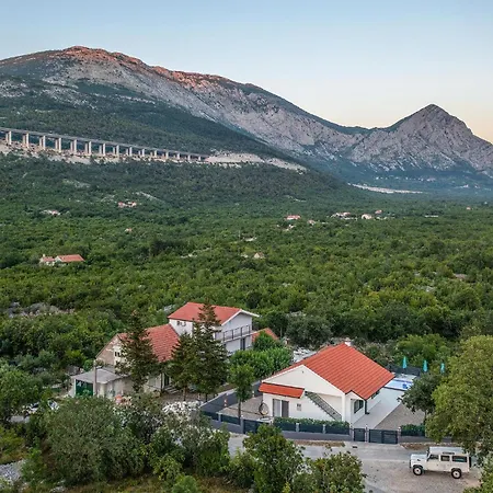 Pet Friendly In Rascane Gomila