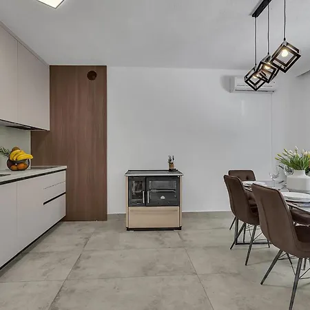 Pet Friendly In Rascane Gomila